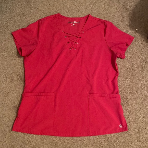 Scrub top and bottom set. - Picture 1 of 2